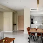 Comme A La Maison